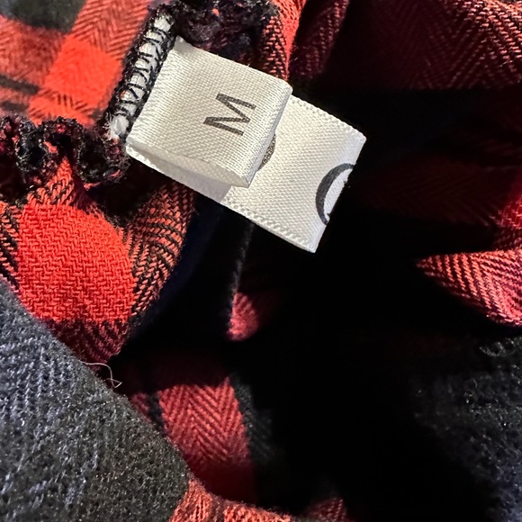 Red, blue and black plaid modern skirt. - Picture 6 of 8